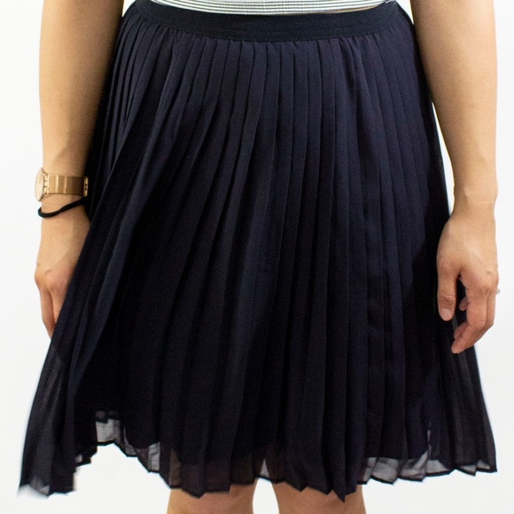 Uniqlo - Navy Blue Pleated Skirt - Picture 1 of 1